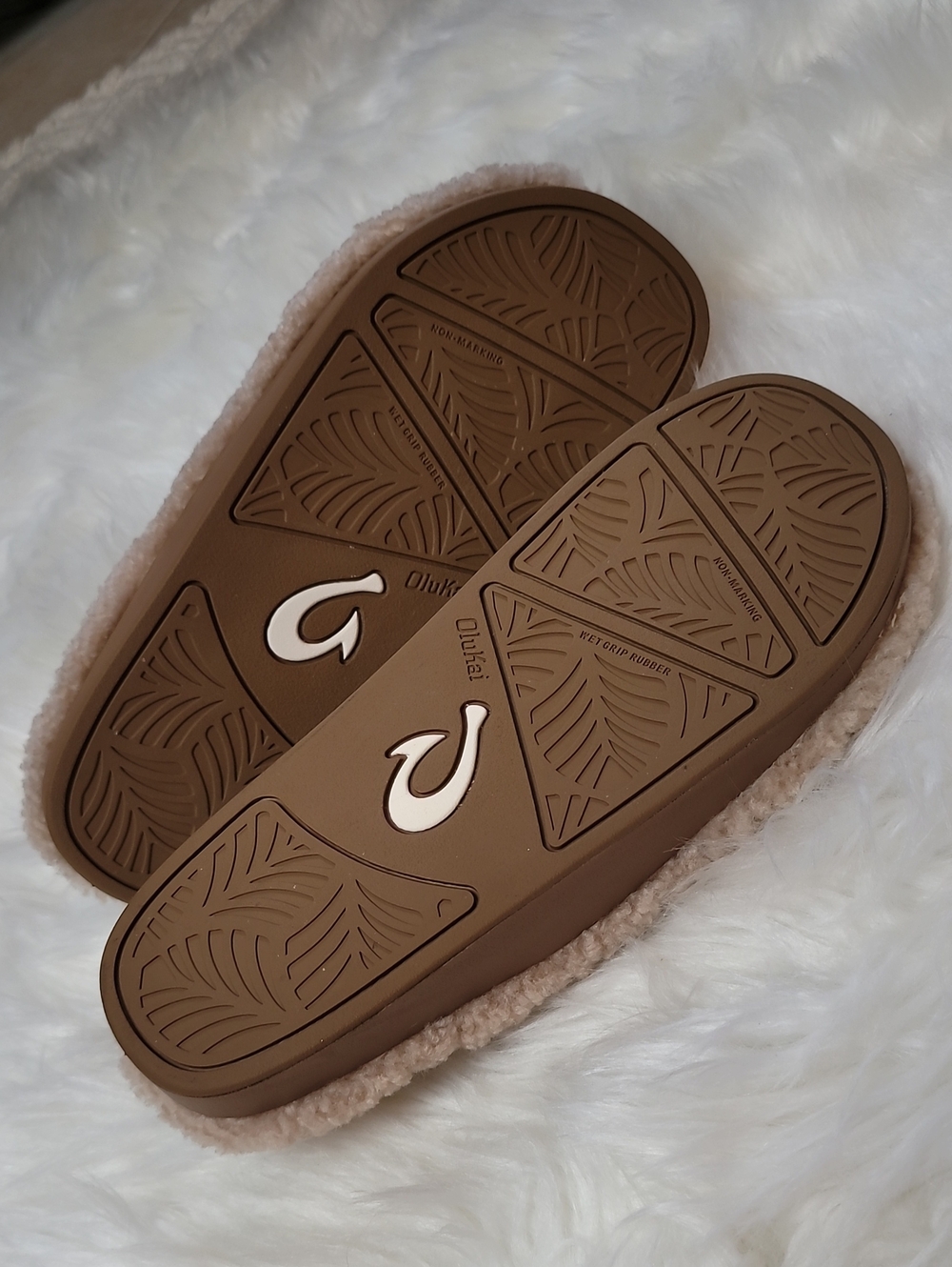 Olukai Womens Kīpe'a Heu Fuzzy Slipper Sandals Tan - Picture 8 of 8